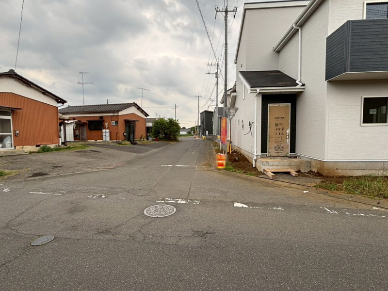 坂東市沓掛　1号棟　前面道路を含む現地写真