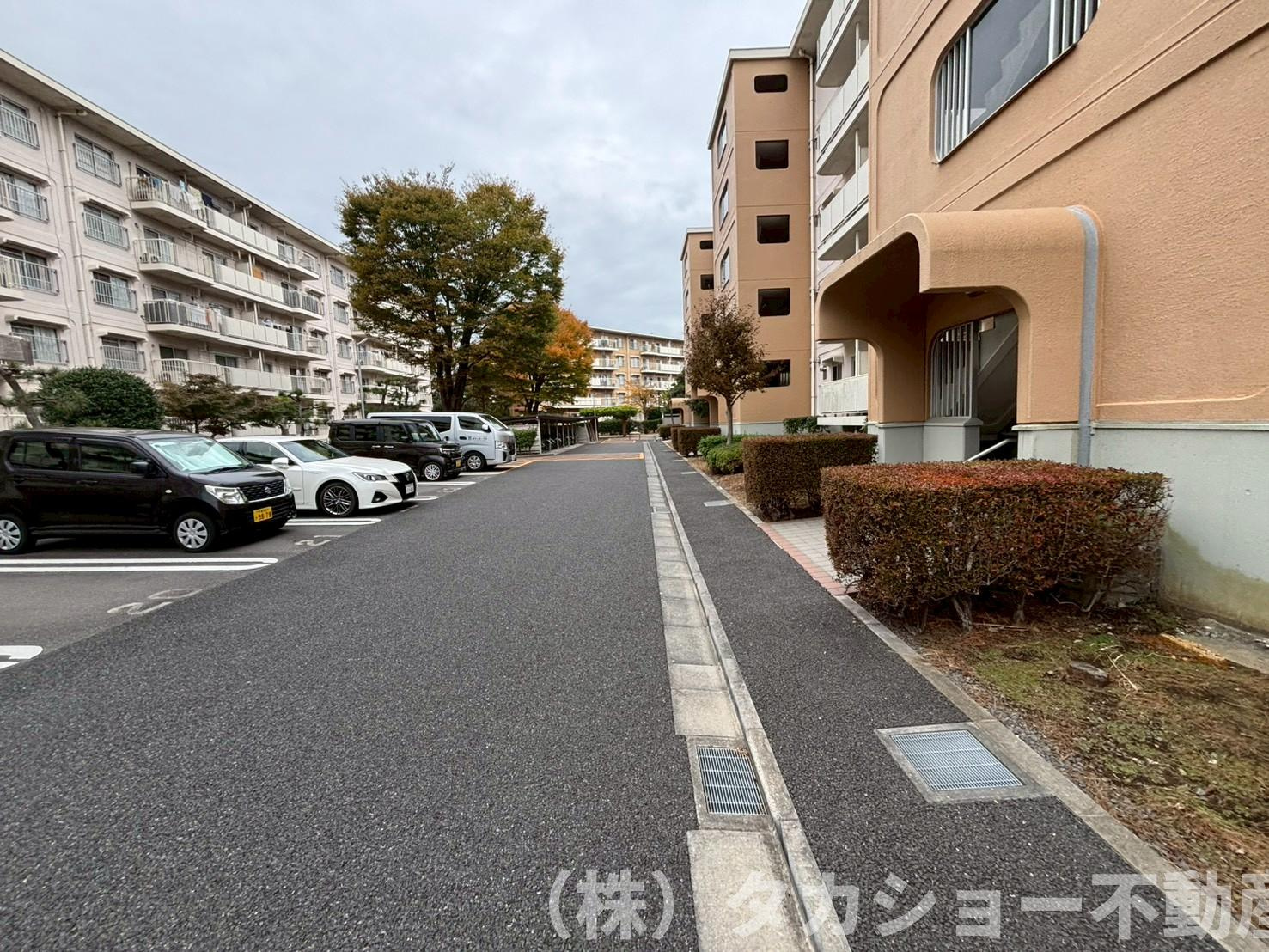 高浜北団地　27号棟の駐車場