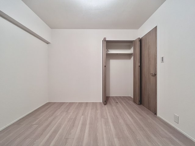 日興千里丘スカイマンションA棟の洋室|個人の部屋や寝室として使える洋室です