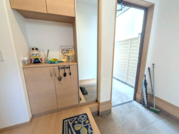池田下町（太陽光パネル3年前・外壁カバー工法昨年）の玄関|毎日通る玄関はこちらです