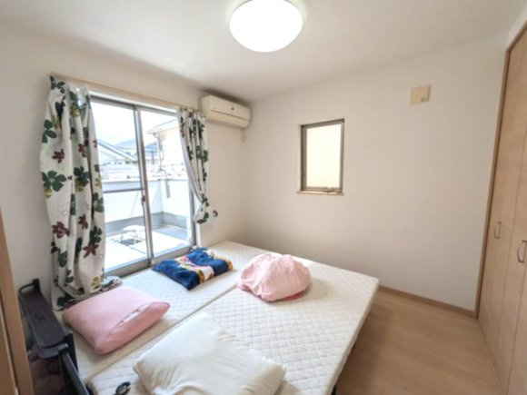 池田下町（太陽光パネル3年前・外壁カバー工法昨年）の洋室|使い勝手のいい洋室です