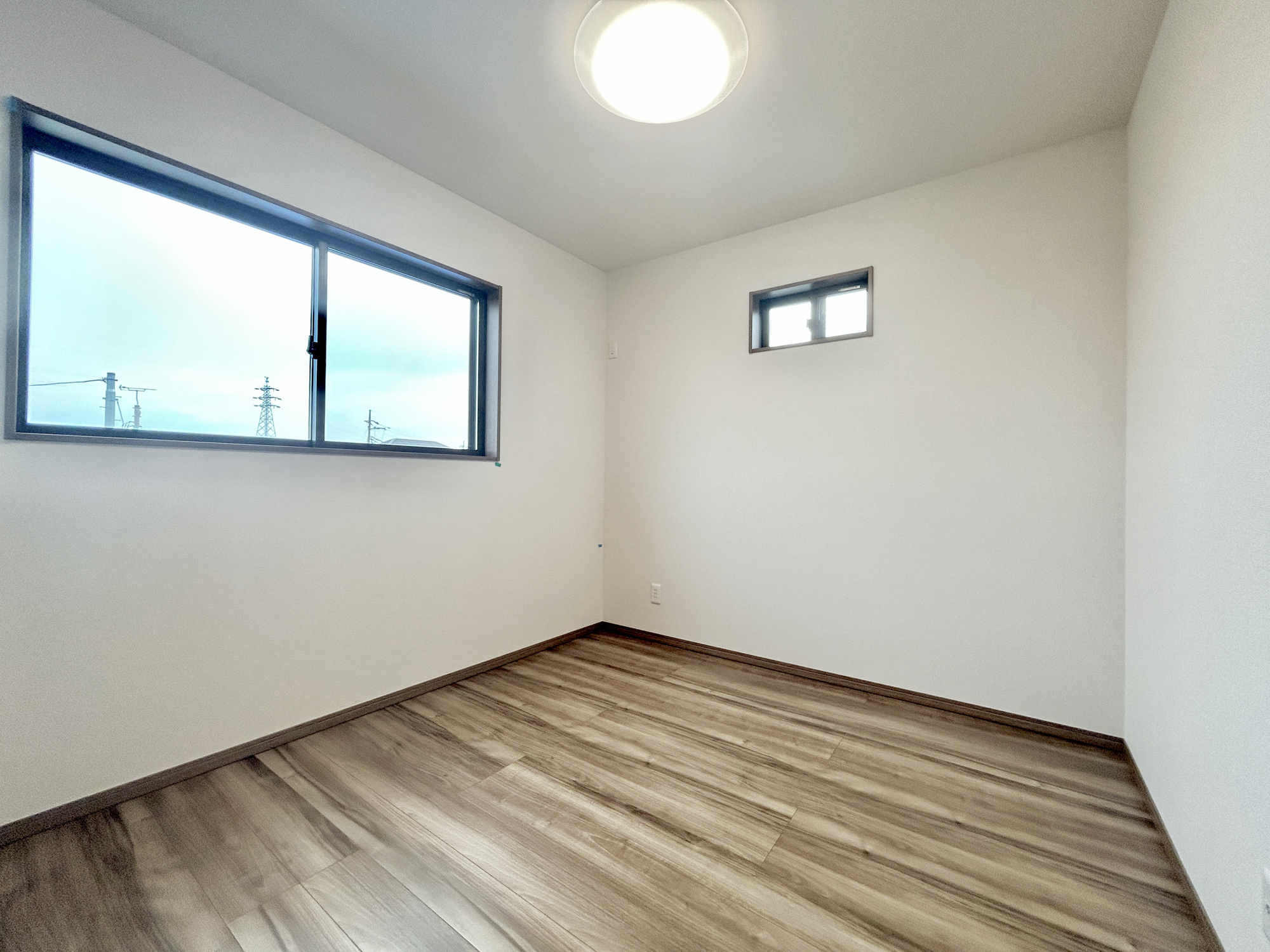 伊勢崎市安堀町第4期　新築住宅全6棟の子供部屋|家族一人ひとりの大切なプライベート空間。趣味に合わせて使って頂けるようシンプルに仕上げてあります。暮らし心地を大きく左右する収納を、適材適所に配置し使い勝手を考慮しました。