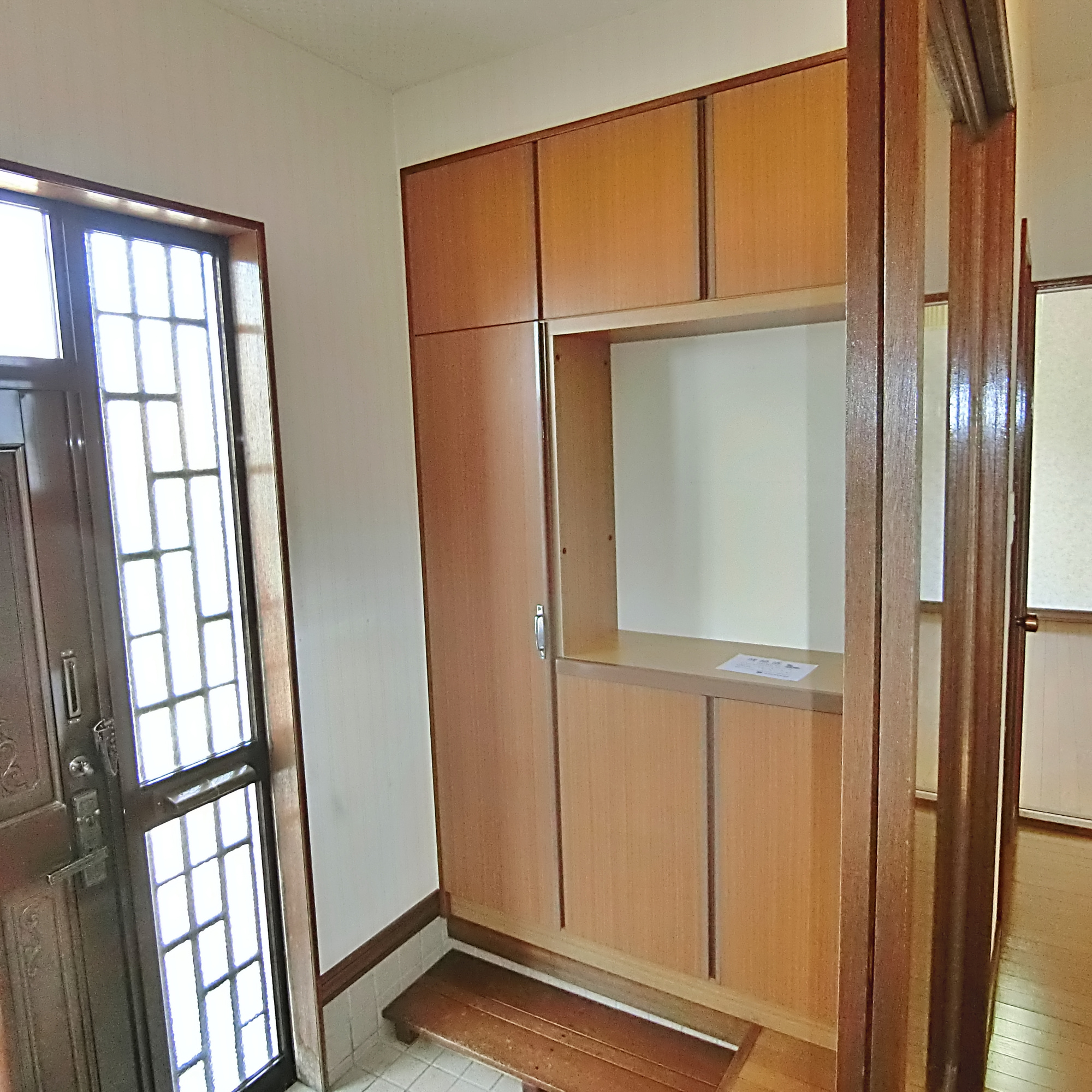 登別市鷲別町4丁目37-21　中古住宅の玄関