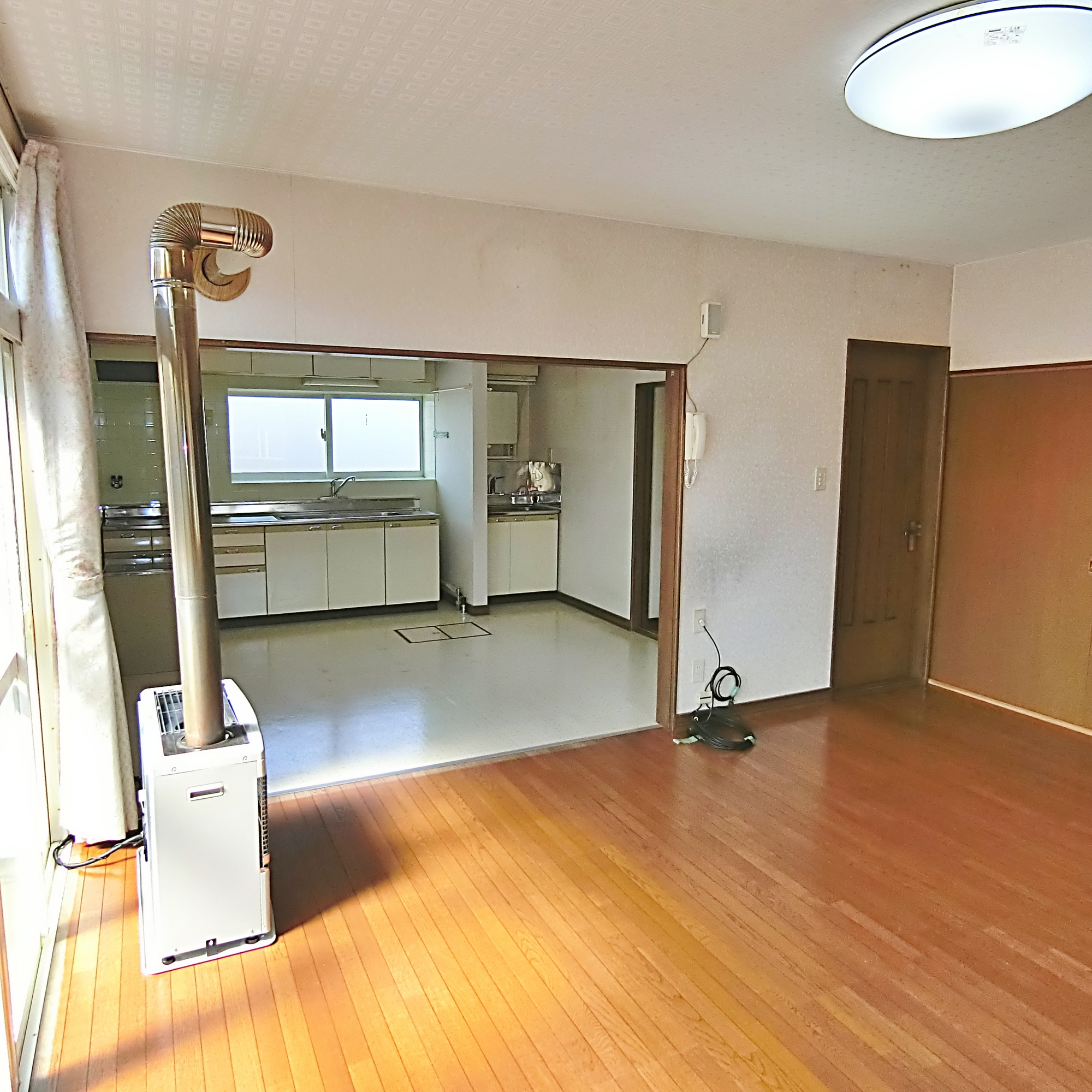 登別市鷲別町4丁目37-21　中古住宅の居間・リビング