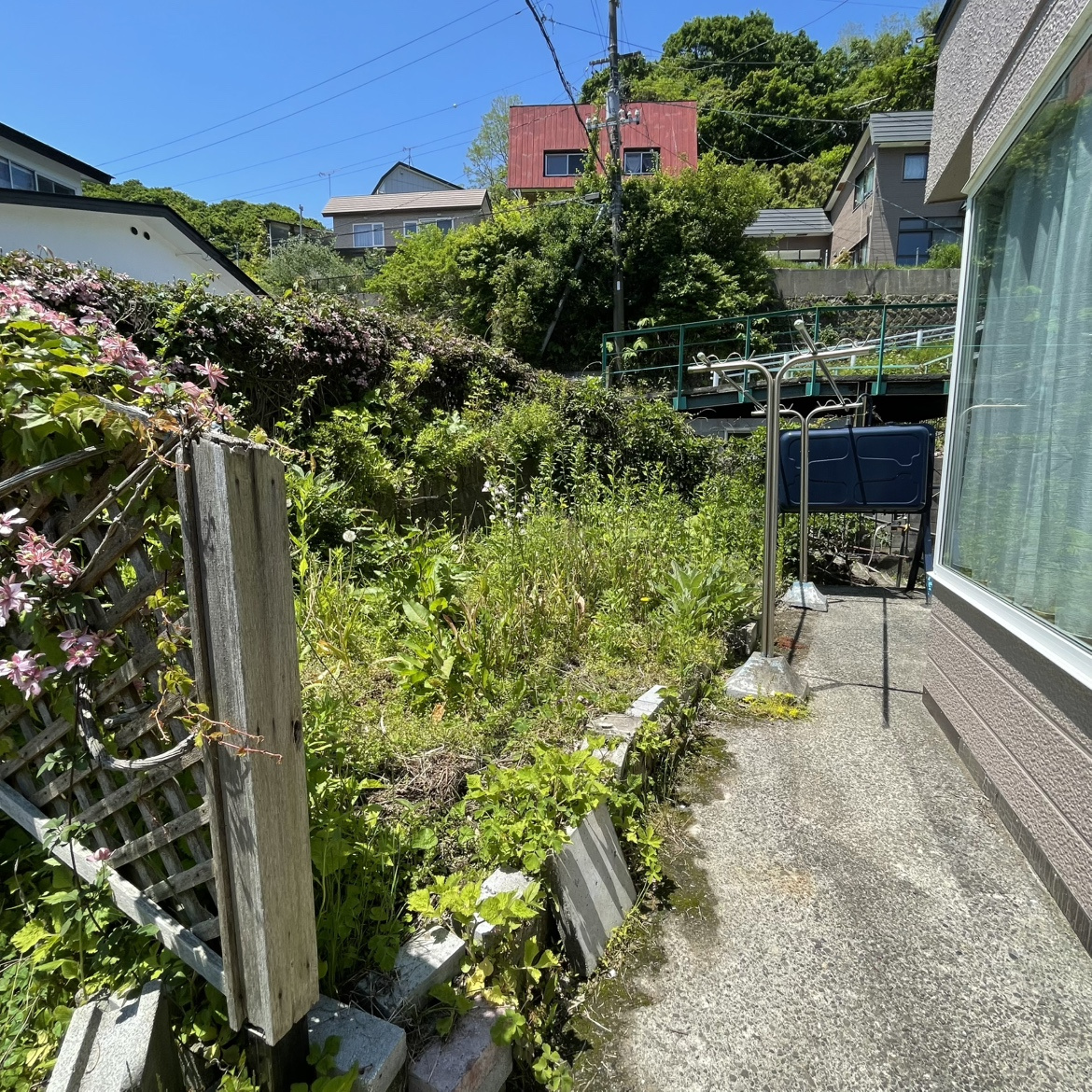 室蘭市母恋南町1丁目8-13　中古住宅の庭