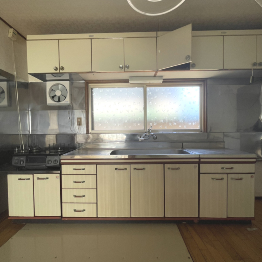 室蘭市母恋南町1丁目8-13　中古住宅のキッチン