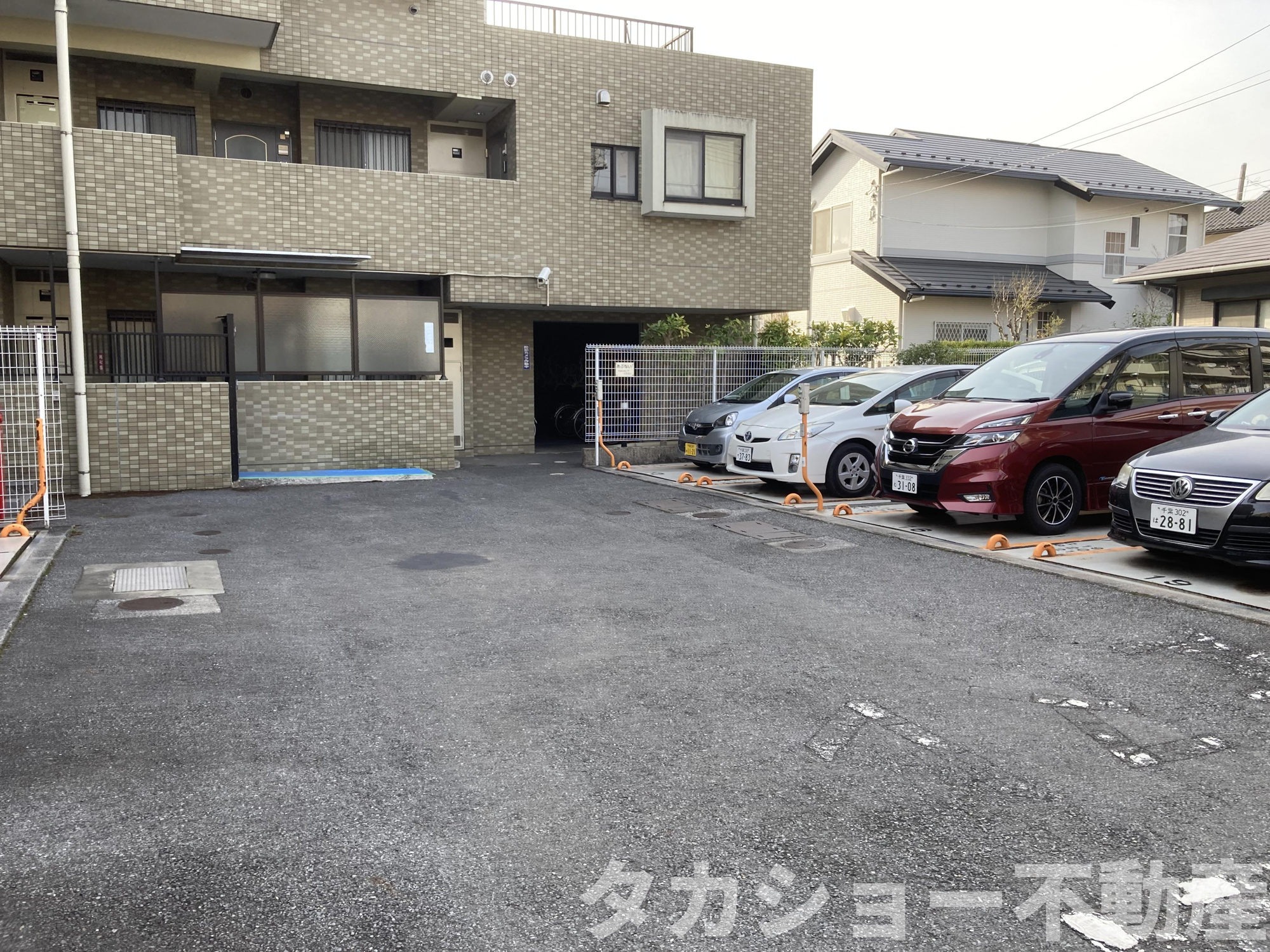 クリスタルライトハウスの駐車場