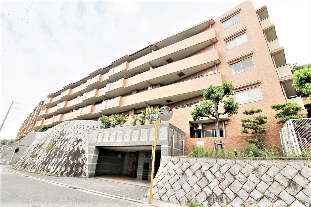 サンクタス上甲東園ロワールの外観