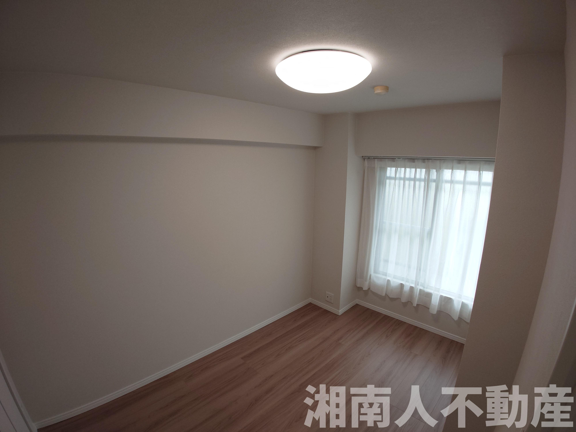 パレ平塚すみれ平参番館の洋室|明るい洋室です