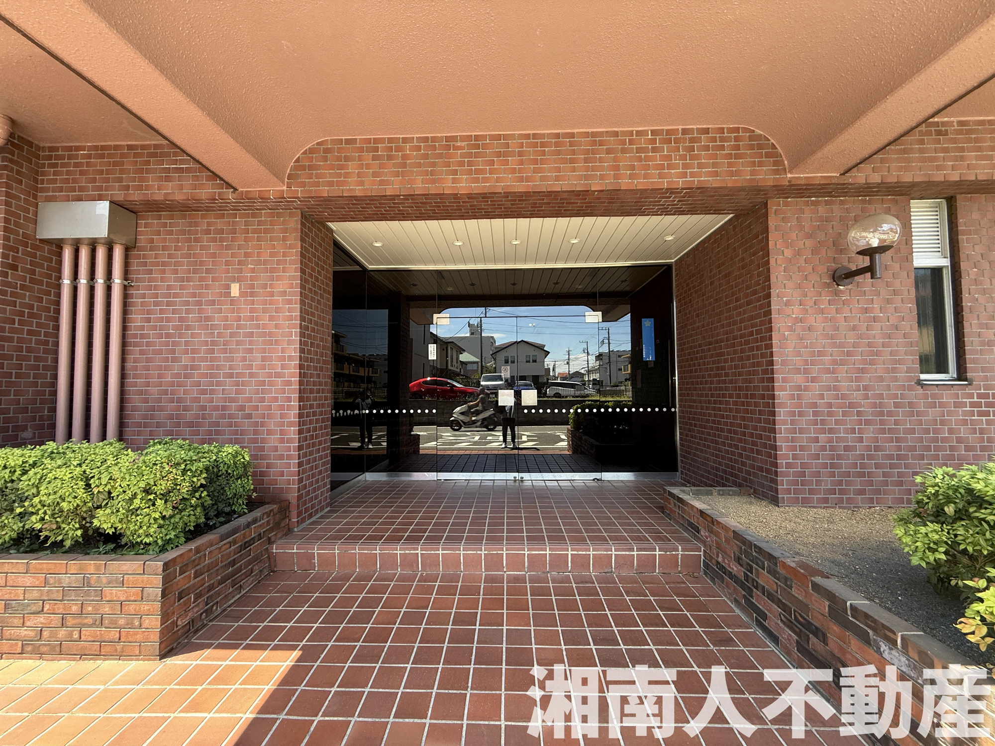 湘南台ブラウンハイムのエントランス|綺麗に管理されたエントランス