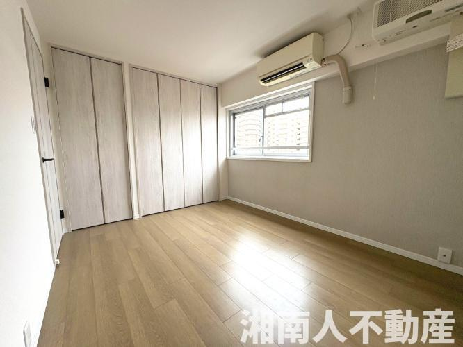 湘南台ブラウンハイムの洋室|6帖の洋室は角部屋の為、窓が多く明るい空間♪室内はフルリノベーション済です！