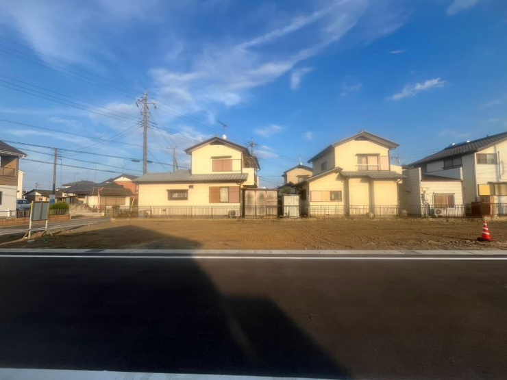【館林市西美園町　全6区画　3号地】
北西角地の240.69㎡(72.8坪)です。
こだわりのあるお好きなプランで建てられます。
都市ガス・本下水が整備されています。
