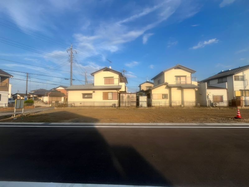 【館林市西美園町　全6区画　3号地】
北西角地の240.69㎡(72.8坪)です。
こだわりのあるお好きなプランで建てられます。
都市ガス・本下水が整備されています。

