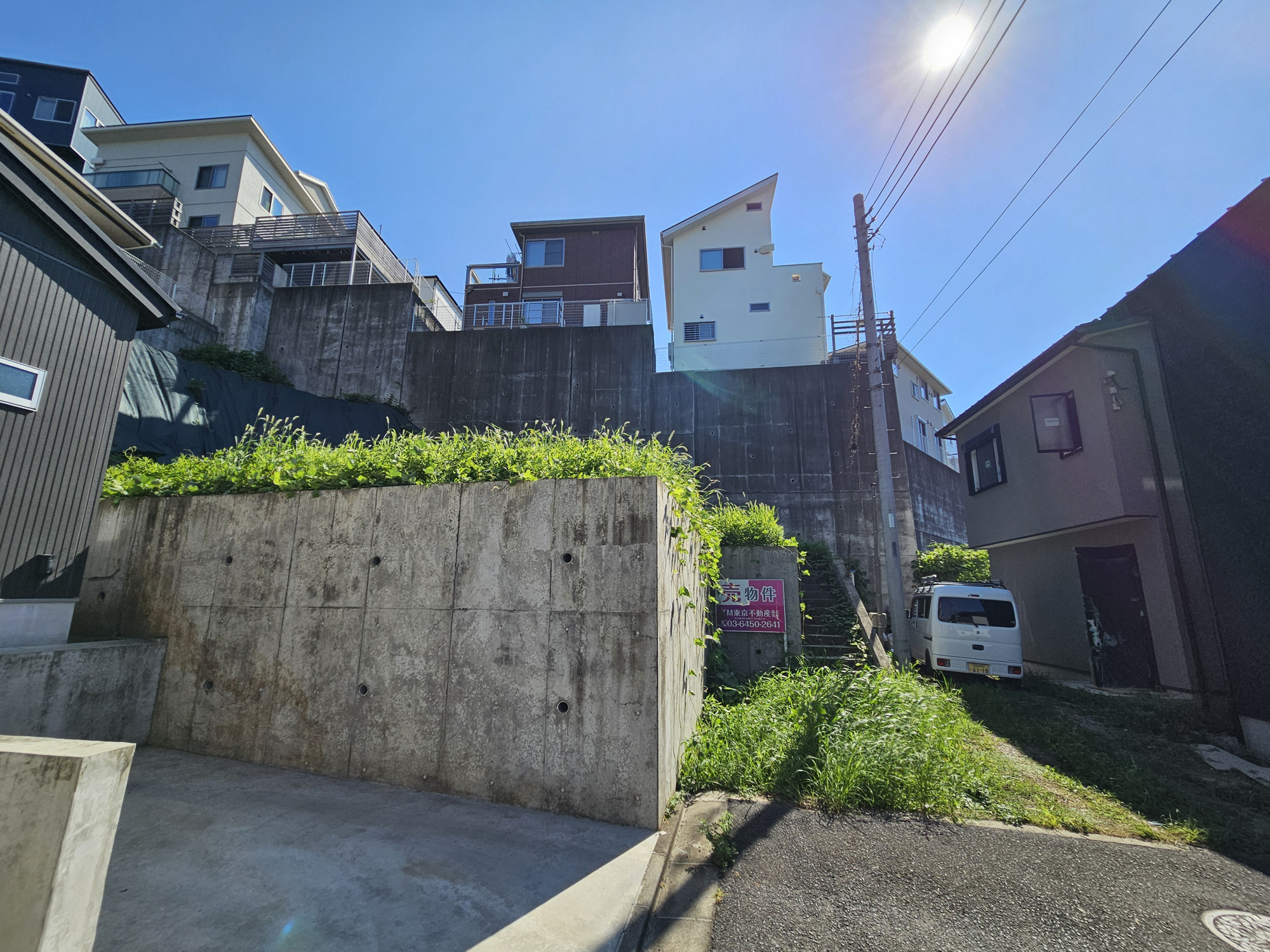 2面バルコニー◆22帖LDK◆パントリー・シューズインCで収納◎～尾尻　新築戸建～の前面道路含む現地写真|◆2027年4月末完成予定◆2面バルコニー&3面採光の22帖LDKで陽光に満ちた3LDKの新築戸建！制震ダンパー【ミューダム】搭載で防災面も安心◎