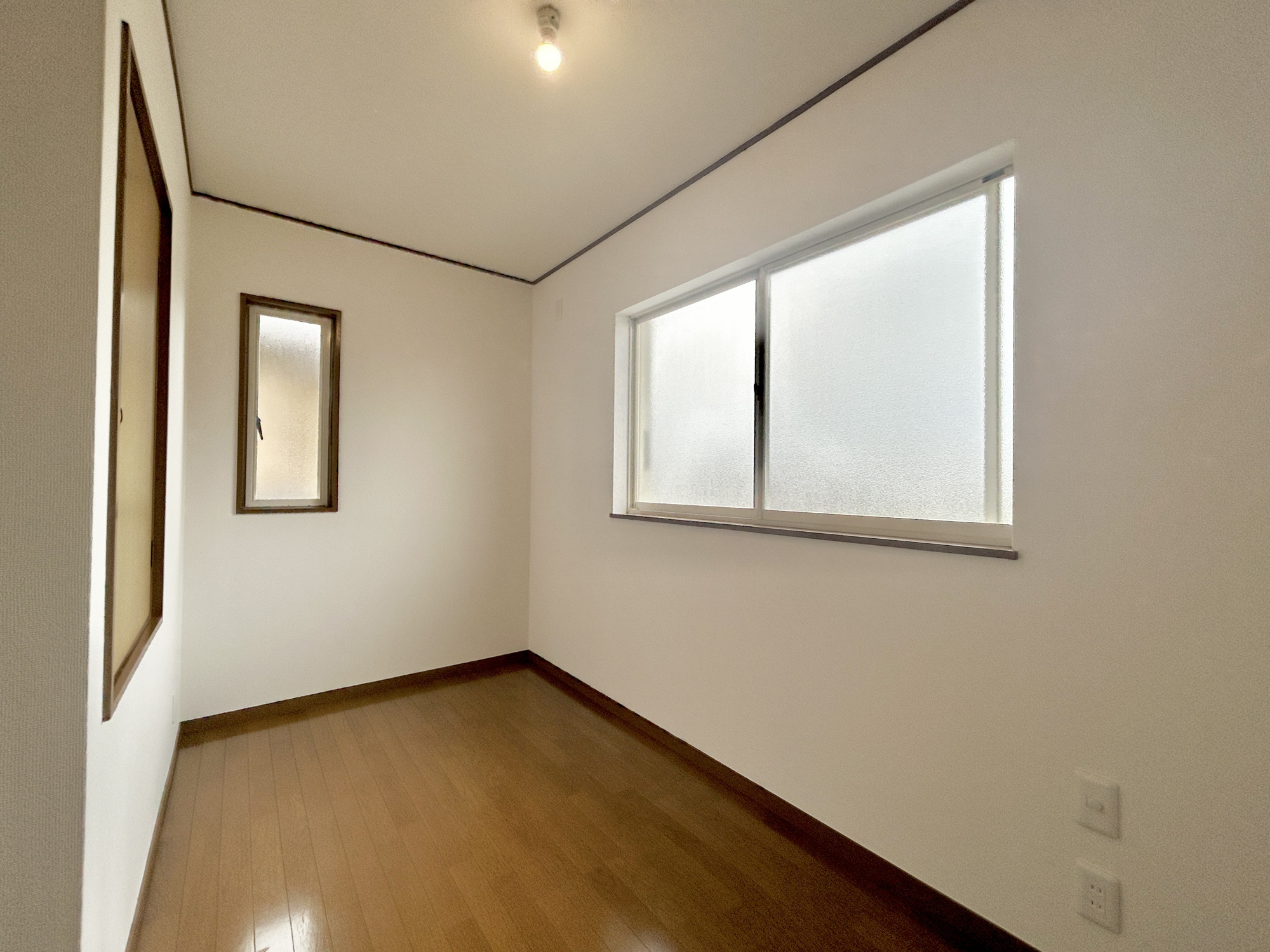 藤岡市藤岡1期　中古住宅の洋室|家族一人ひとりの大切なプライベート空間。趣味に合わせて使って頂けるようシンプルに仕上げてあります。