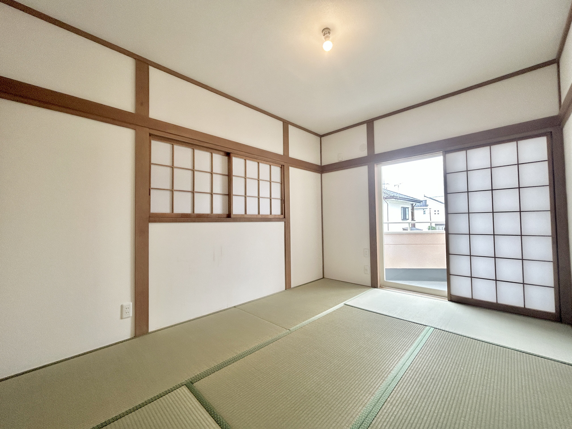藤岡市藤岡1期　中古住宅の和室|部屋の隅々に明るい光が満ちるお部屋。明るい日差しがあれば、気分もいつもごきげんで温かい空間が生まれます♪