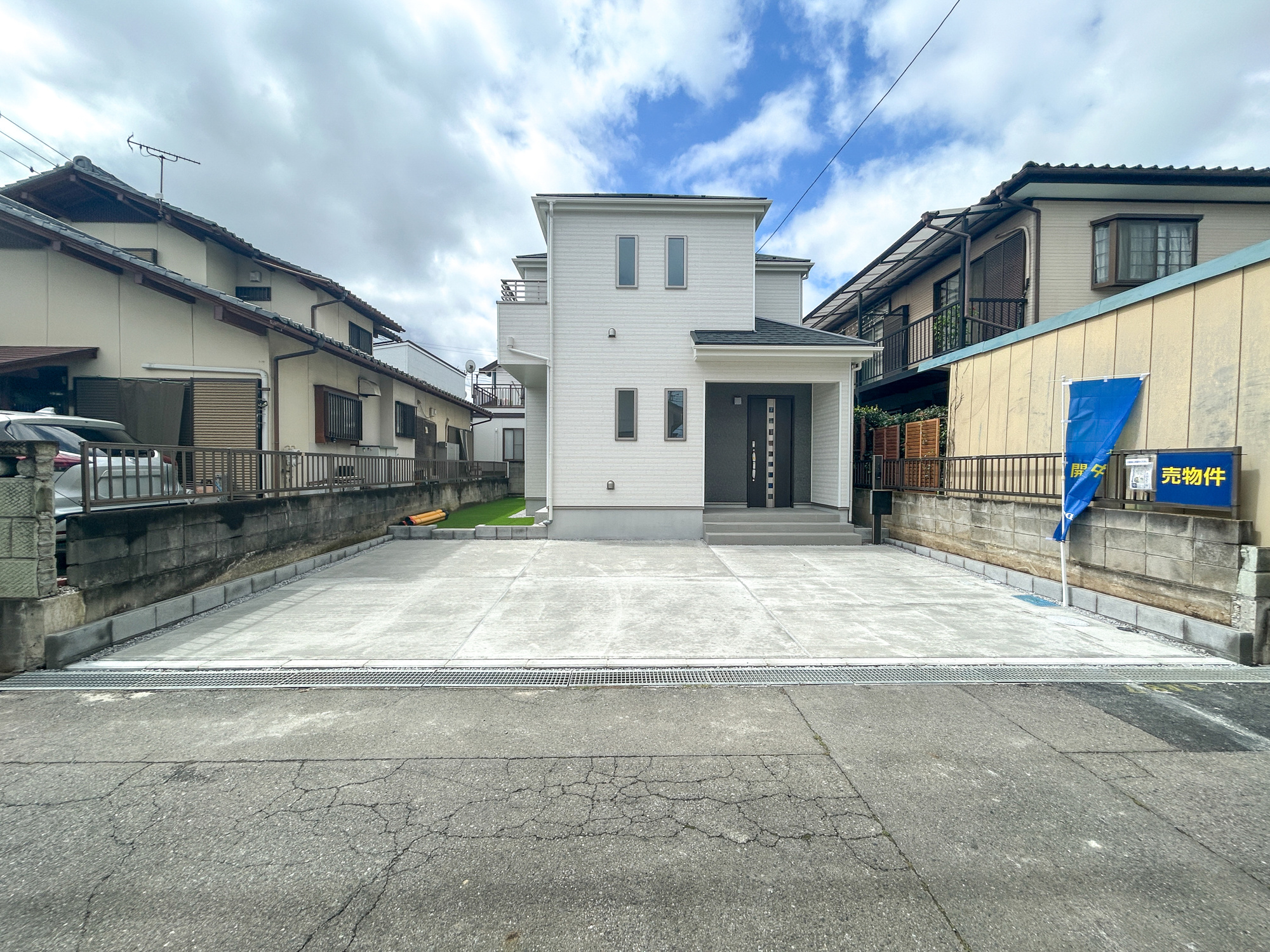 高崎市倉賀野町　　新築住宅全1棟の駐車場|駐車場は全面アスファルト施工済みでお手入れ不要です(^^♪