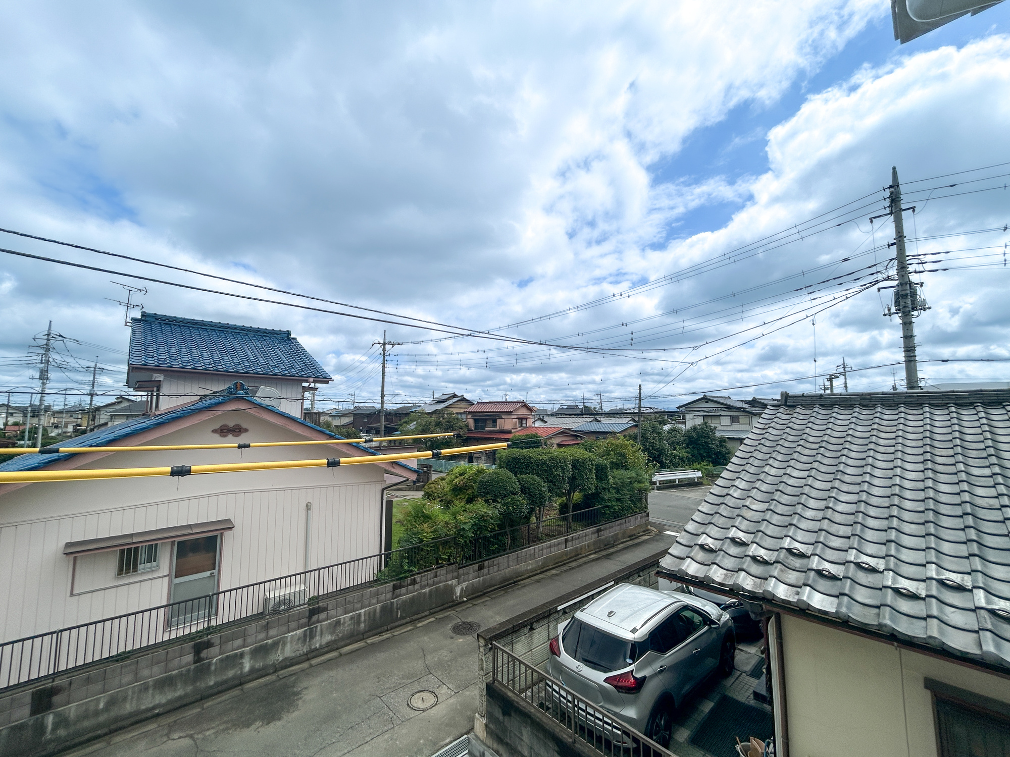 高崎市倉賀野町　　新築住宅全1棟の展望|低層の一戸建てを中心とした街並みが整然と続き、周辺は高い建物が建っていないので、採光や開放性に恵まれ、空が広く緑の多い閑静な趣を感じる環境です。