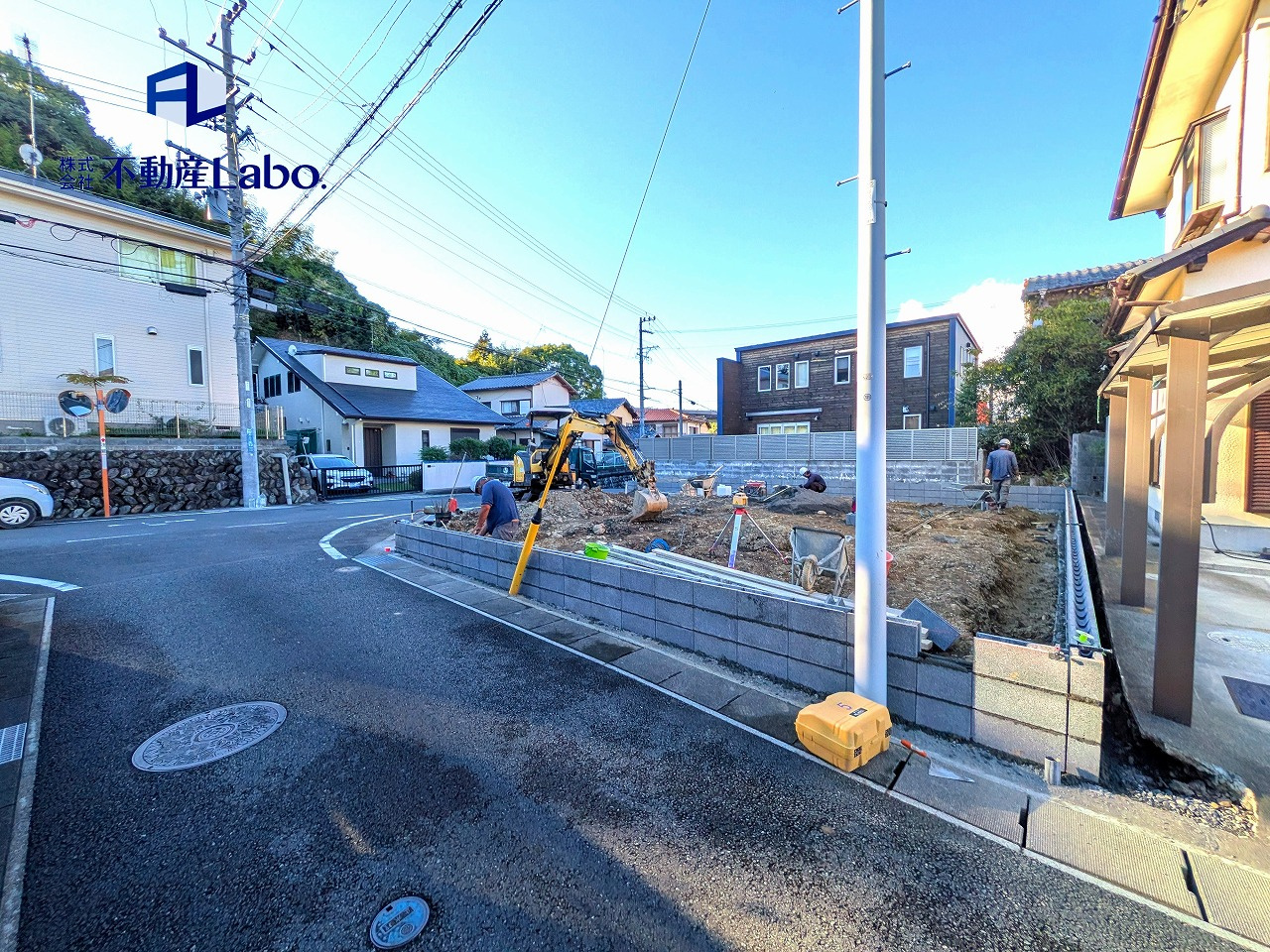 ハートフルタウン　清水区殿沢2丁目2424番　全1棟　の前面道路含む現地写真
