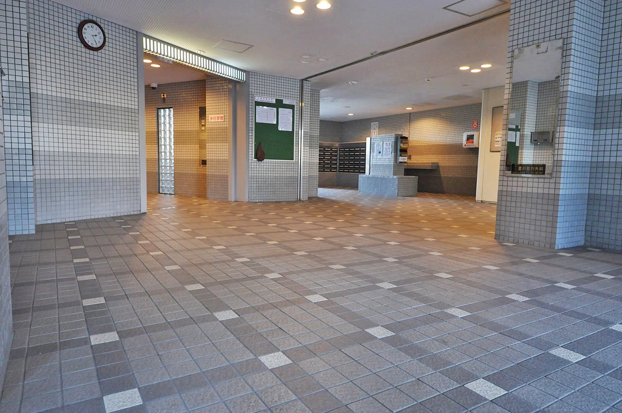 コスモ北野田のエントランス|エントランスホール