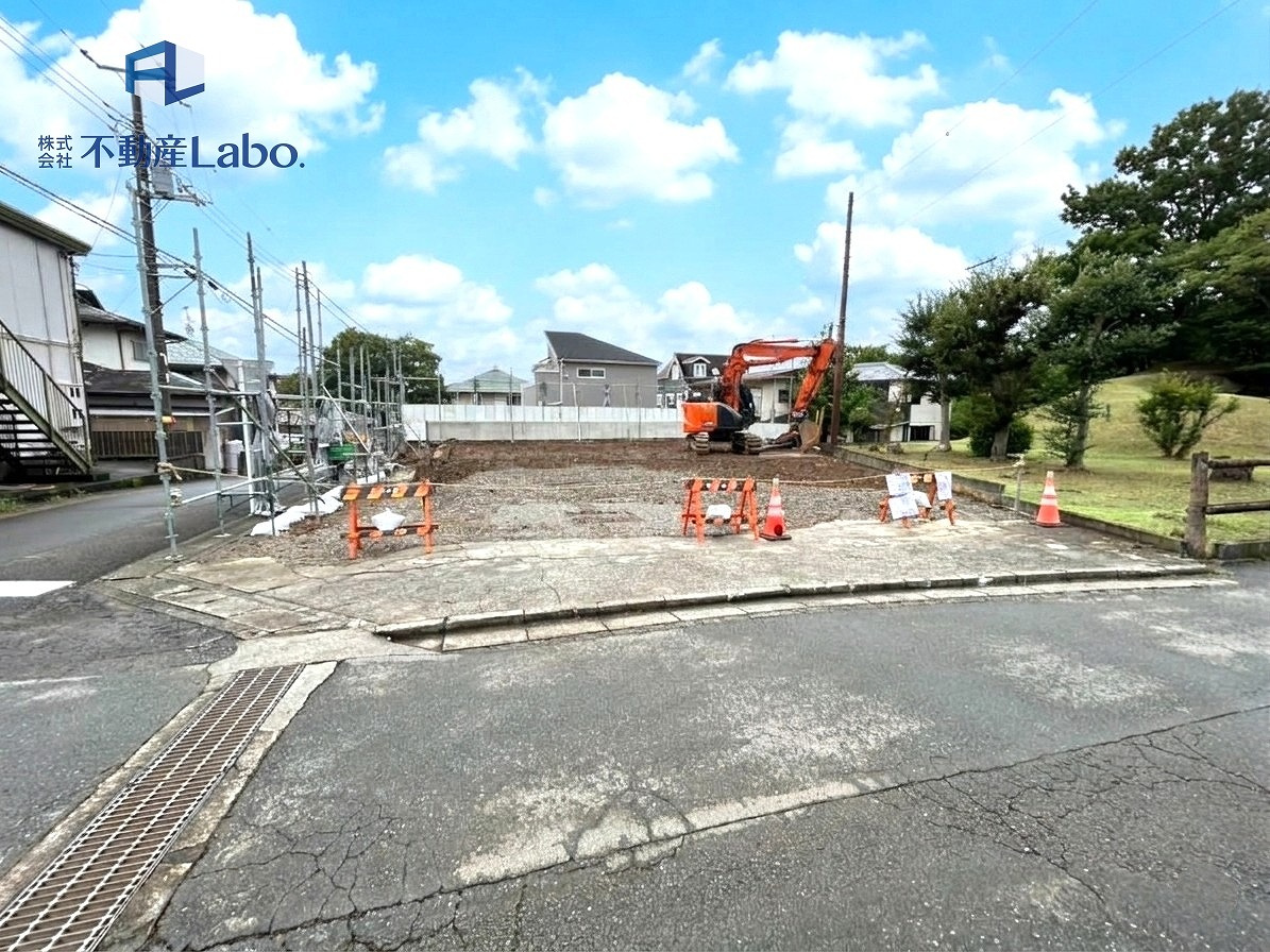 ブルーミングガーデン　田方郡函南町柏谷　全２棟の前面道路含む現地写真