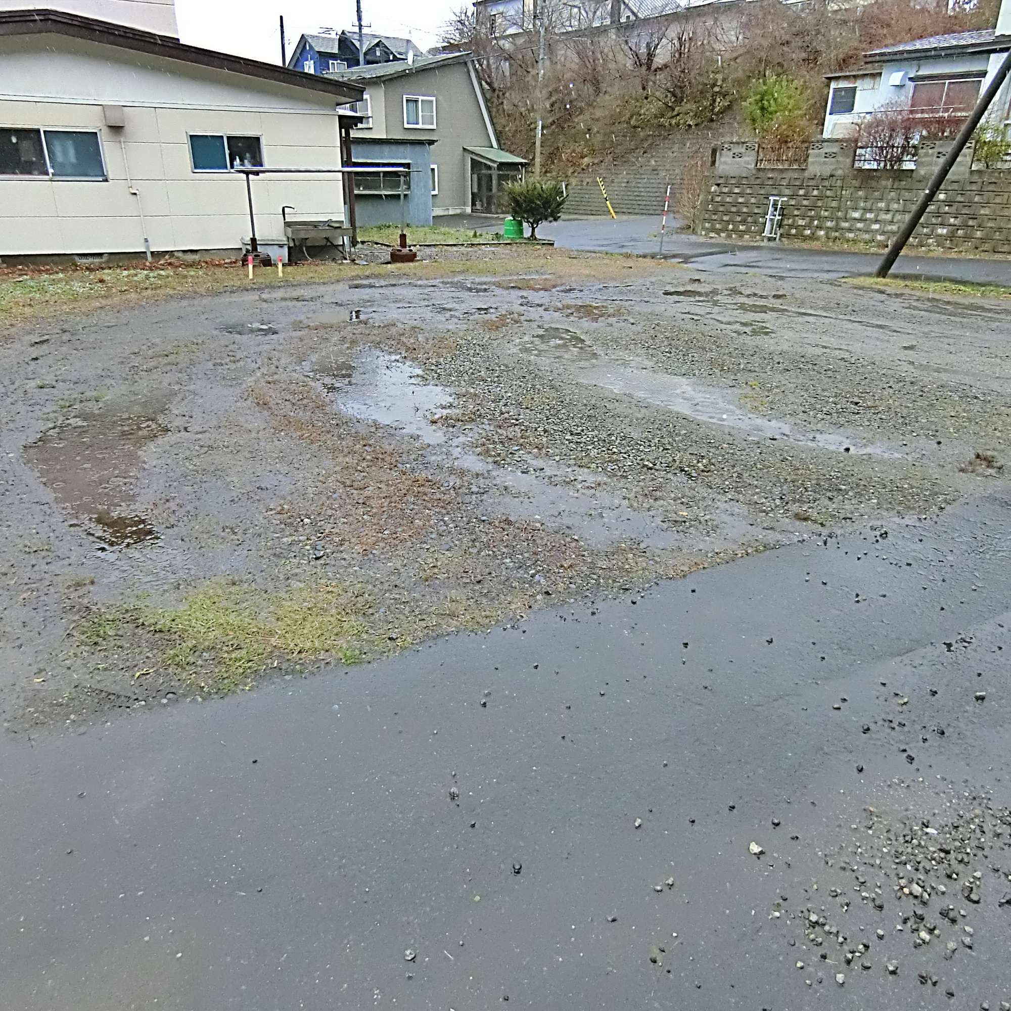室蘭市増市町1丁目9-21　コーポエスポアールの駐車場