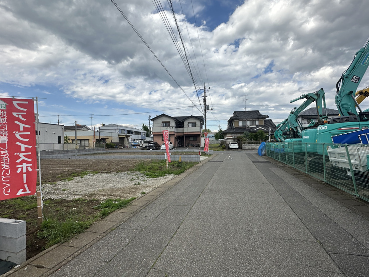【館林市富士見町全3区画　3号棟　現地写真】
北側接道です。6ｍ幅有りますので駐車もラクラクです。
