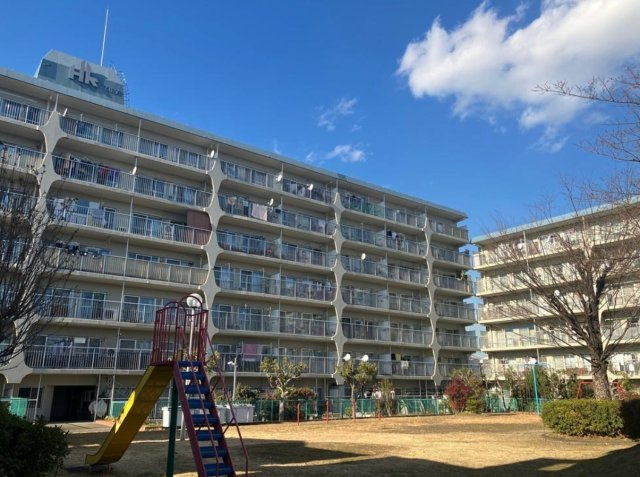 鶴見スカイハイツA棟の外観