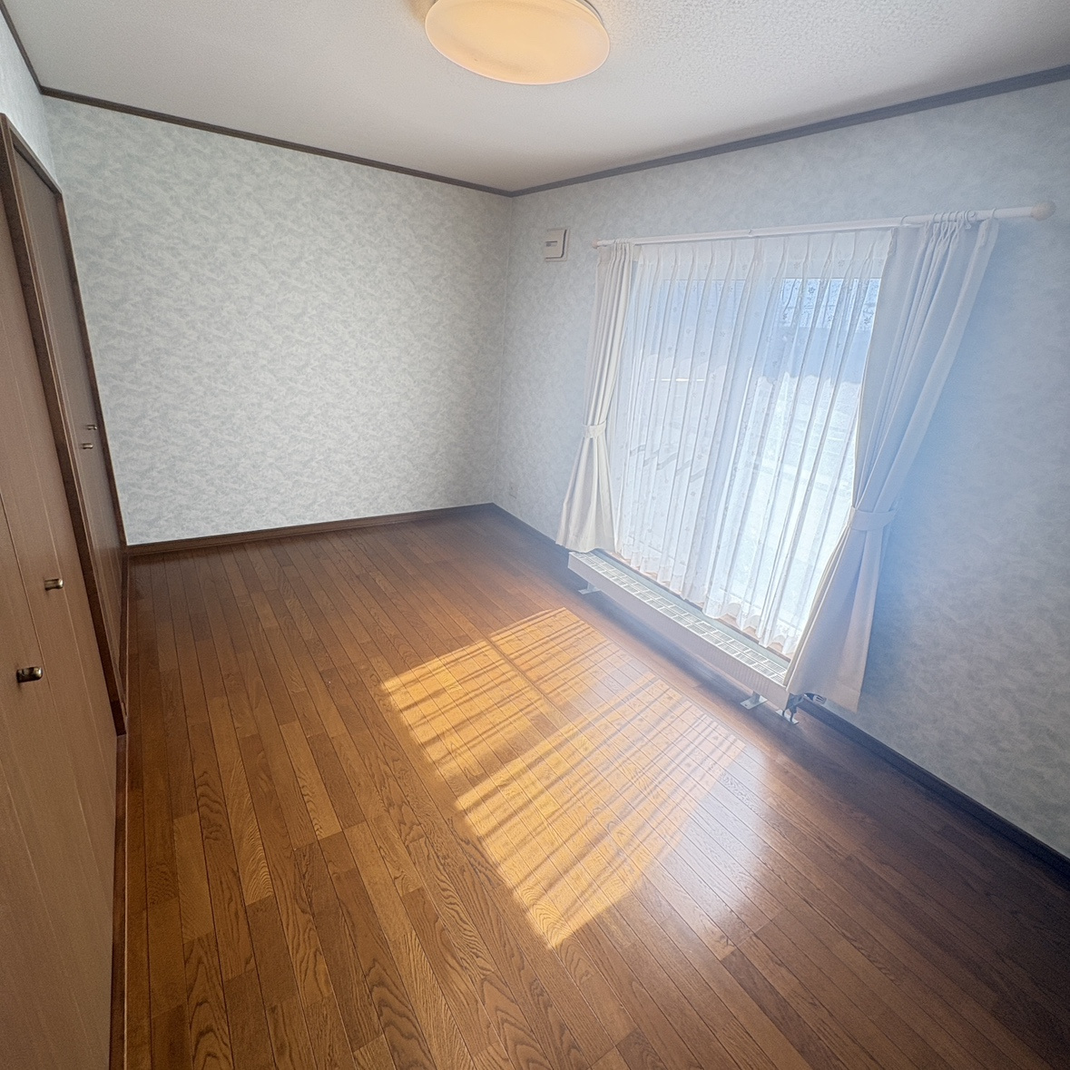 登別市桜木町5丁目12-164　中古住宅の洋室