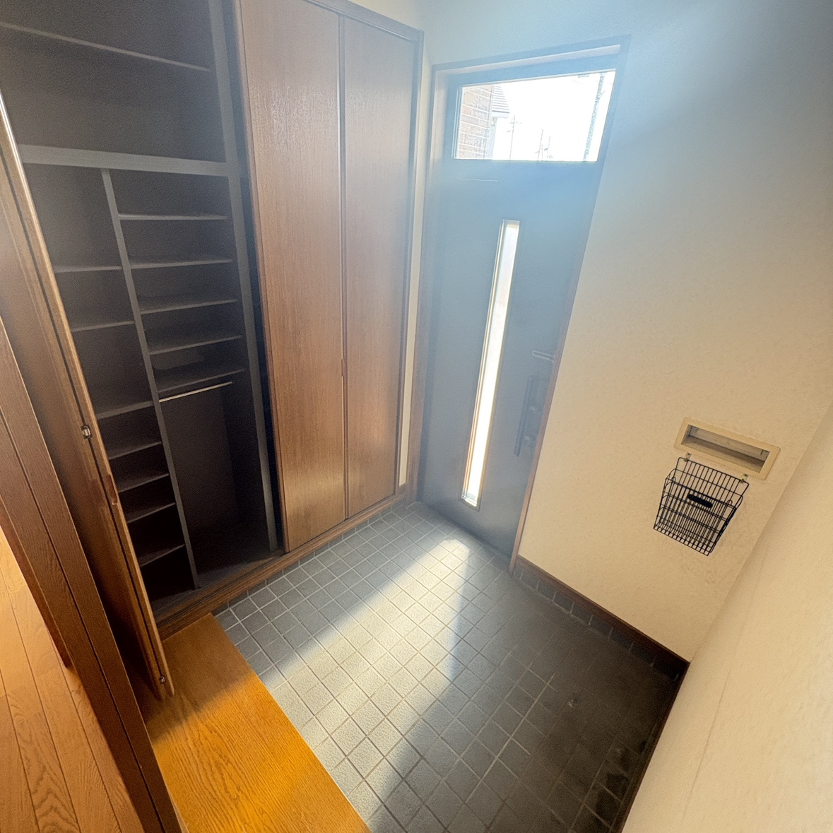 登別市桜木町5丁目12-164　中古住宅の玄関