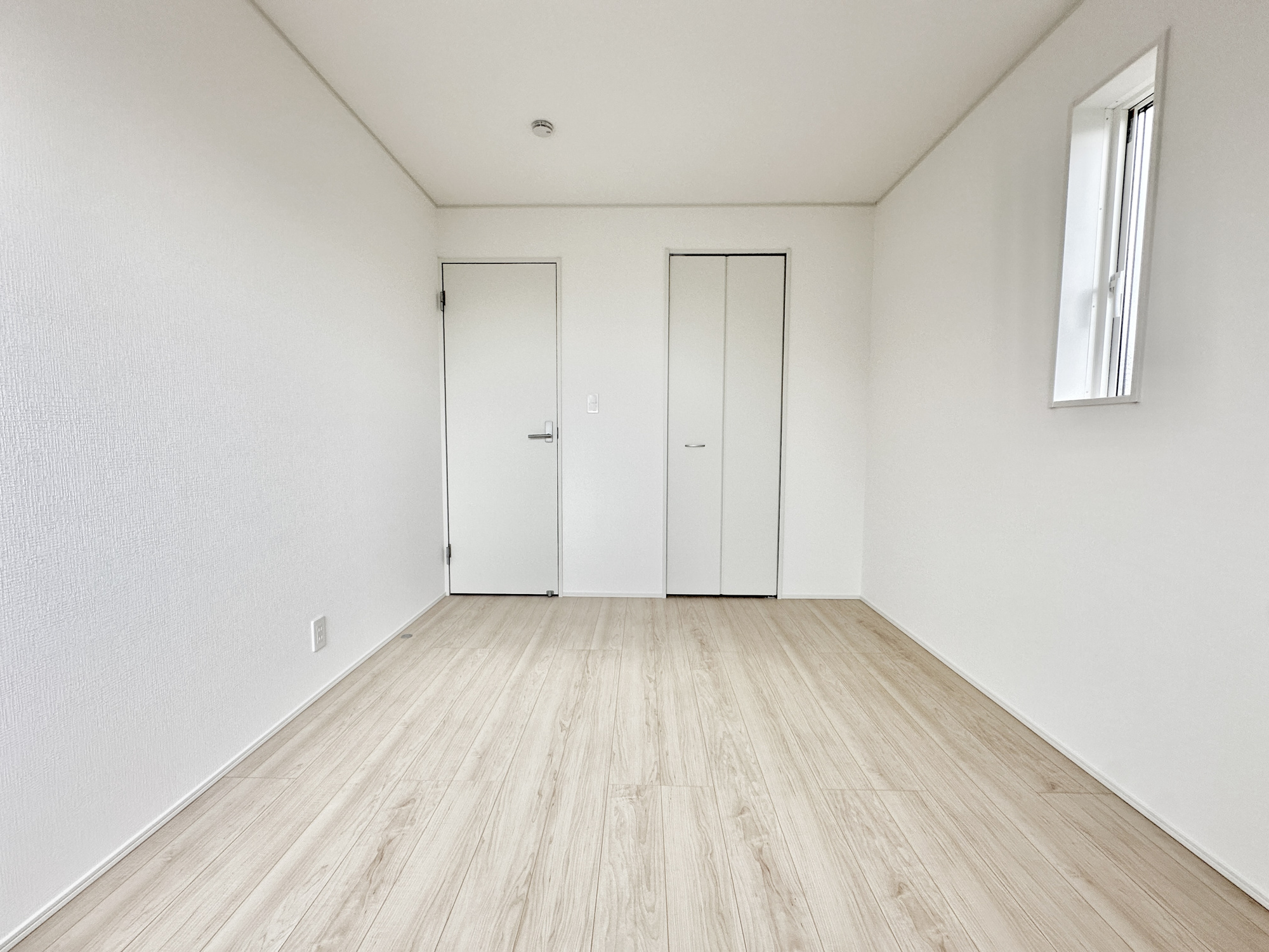 日光市平ケ崎の新築一戸建の子供部屋|広々とした居住空間は日々の暮らしを彩り、心のやすらぎと満足感を与えてくれます。通風と採光を考慮した設計は子供たちはのびのび育ち、家族でくつろぎと団らんを生み出します。