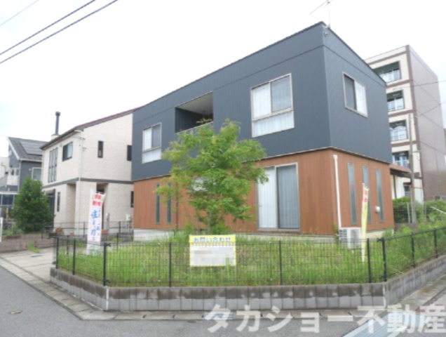 市原市青葉台1丁目　中古戸建の外観|東南道路の角地!!
駐車場は2台、車種によっては3台駐車可能です☆