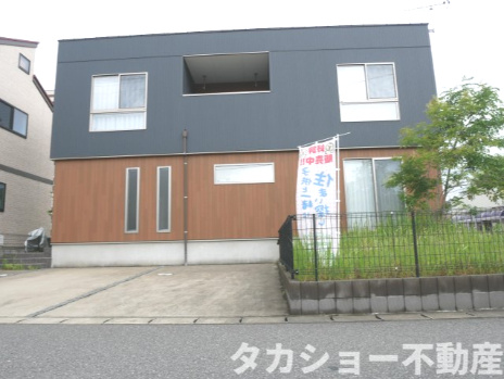 市原市青葉台1丁目　中古戸建の外観|東南道路の角地!!
駐車場は2台、車種によっては3台駐車可能です☆
