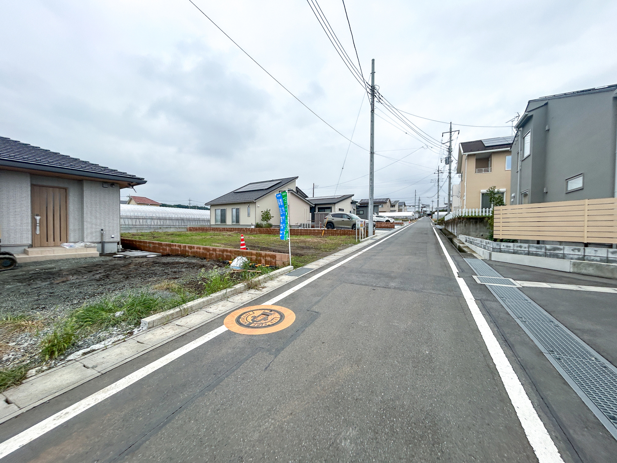高崎市箕郷町矢原　　新築住宅全1棟の前面道路含む現地写真|閑静な住宅地で子育て家族にピッタリ。毎日のお散歩も快適な緑に恵まれたエリアで、自然に包まれた穏やかな暮らしを実現するための、ゆとりある住環境が整っています。

