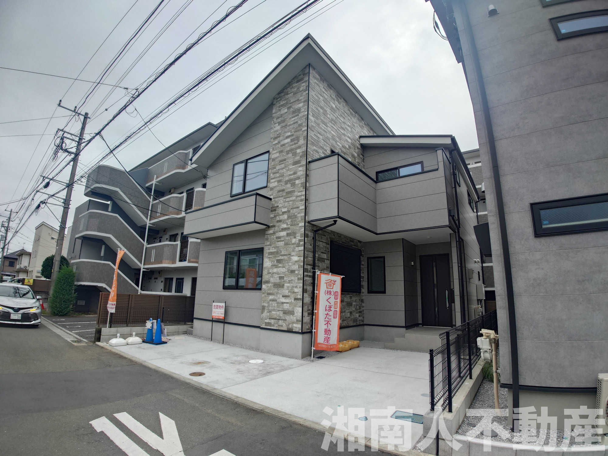 平塚市達上ケ丘１４６３－１新築戸建ての前面道路含む現地写真|前面道路含む現地写真です