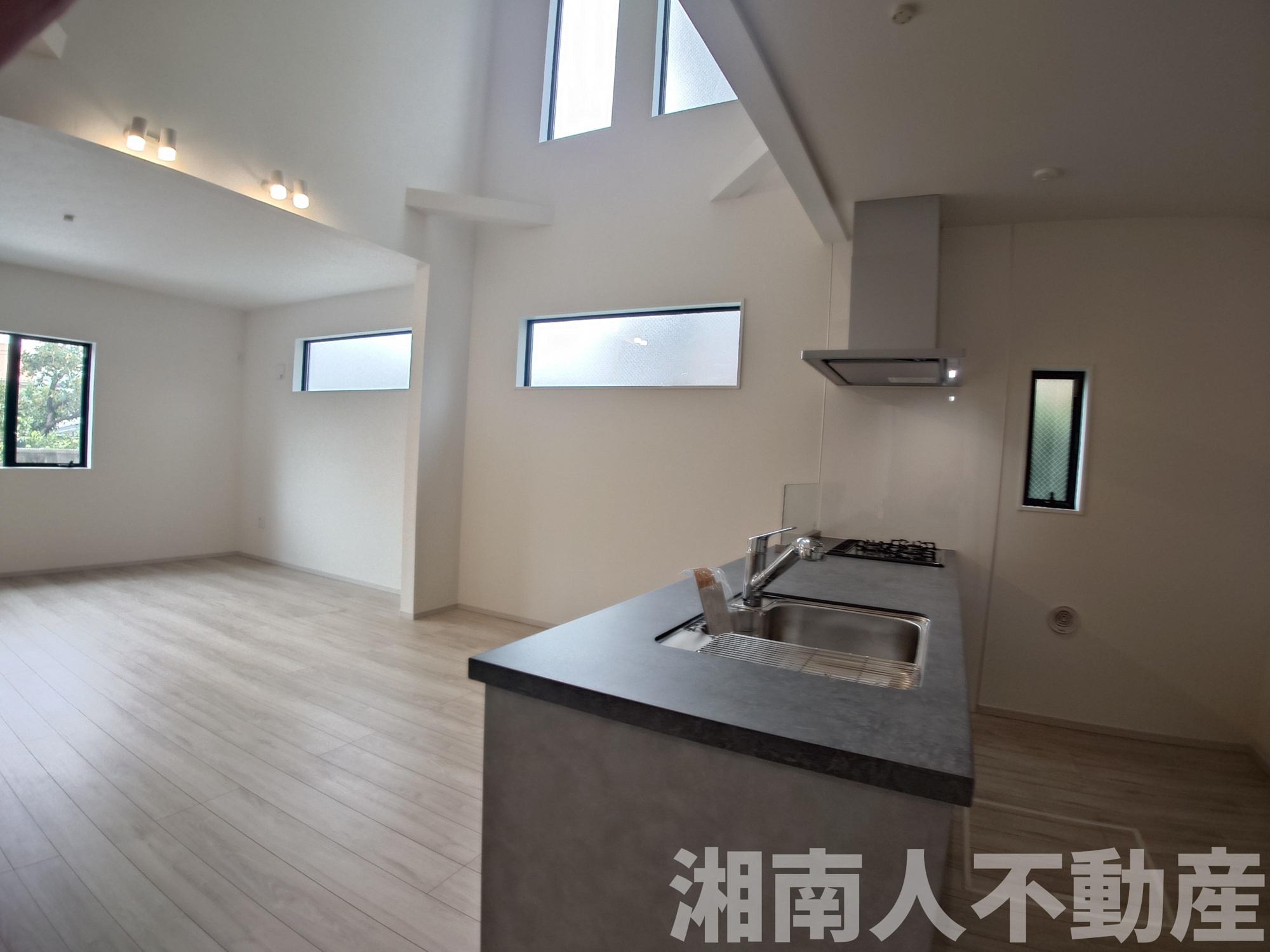 平塚市達上ケ丘１４６３－１新築戸建ての居間・リビング|使いやすいリビングです