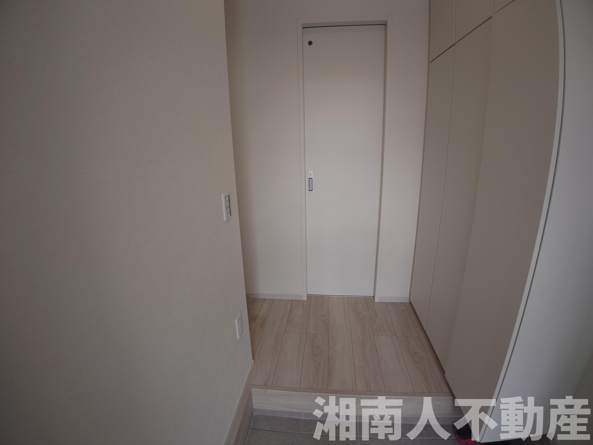 平塚市達上ケ丘１４６３－１新築戸建ての玄関|落ち着いた玄関です