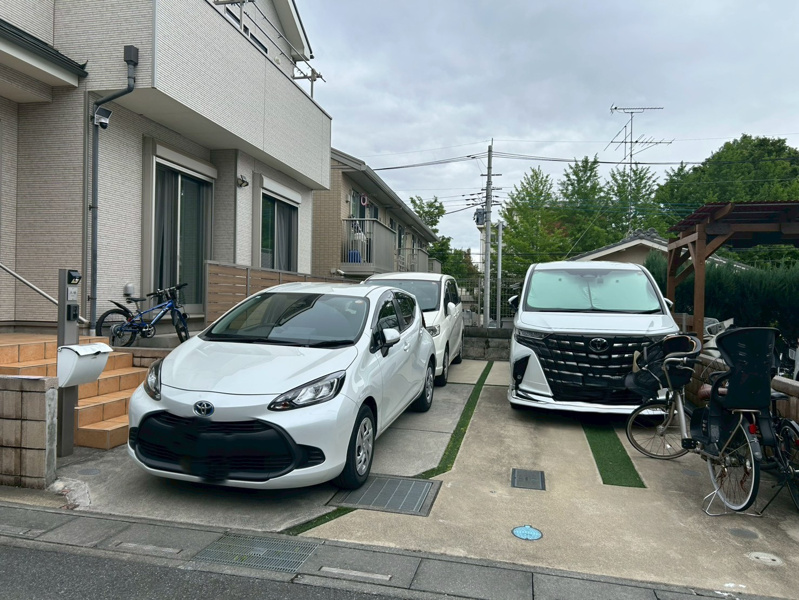 上尾市大字瓦葺 □ゆとりある駐車スペース3～4台（車種による）