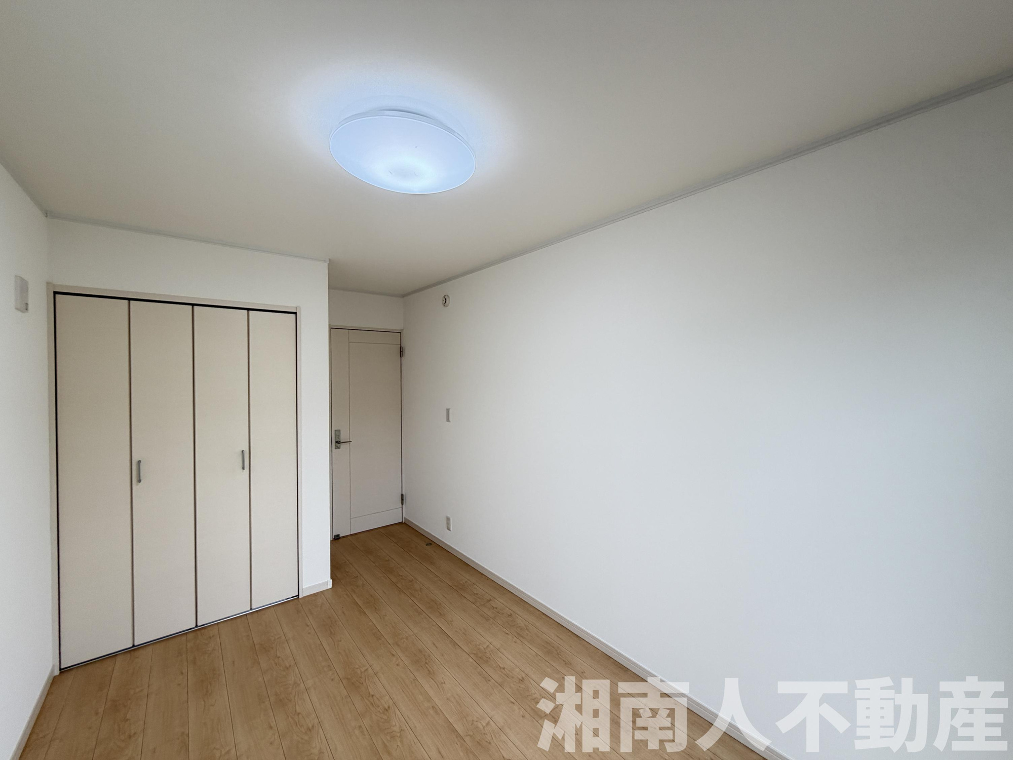鎌倉市腰越1丁目１０－４３－２戸建の洋室|個人の部屋や寝室として使える洋室です