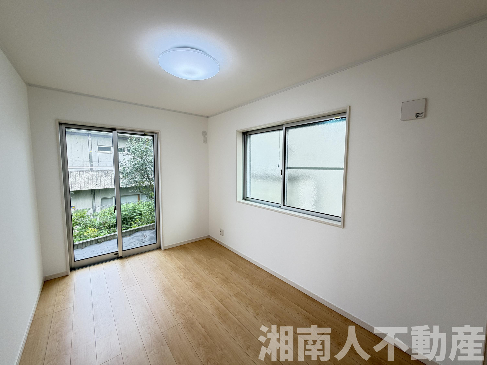 鎌倉市腰越1丁目１０－４３－２戸建の洋室|個人の部屋や寝室として使える洋室です