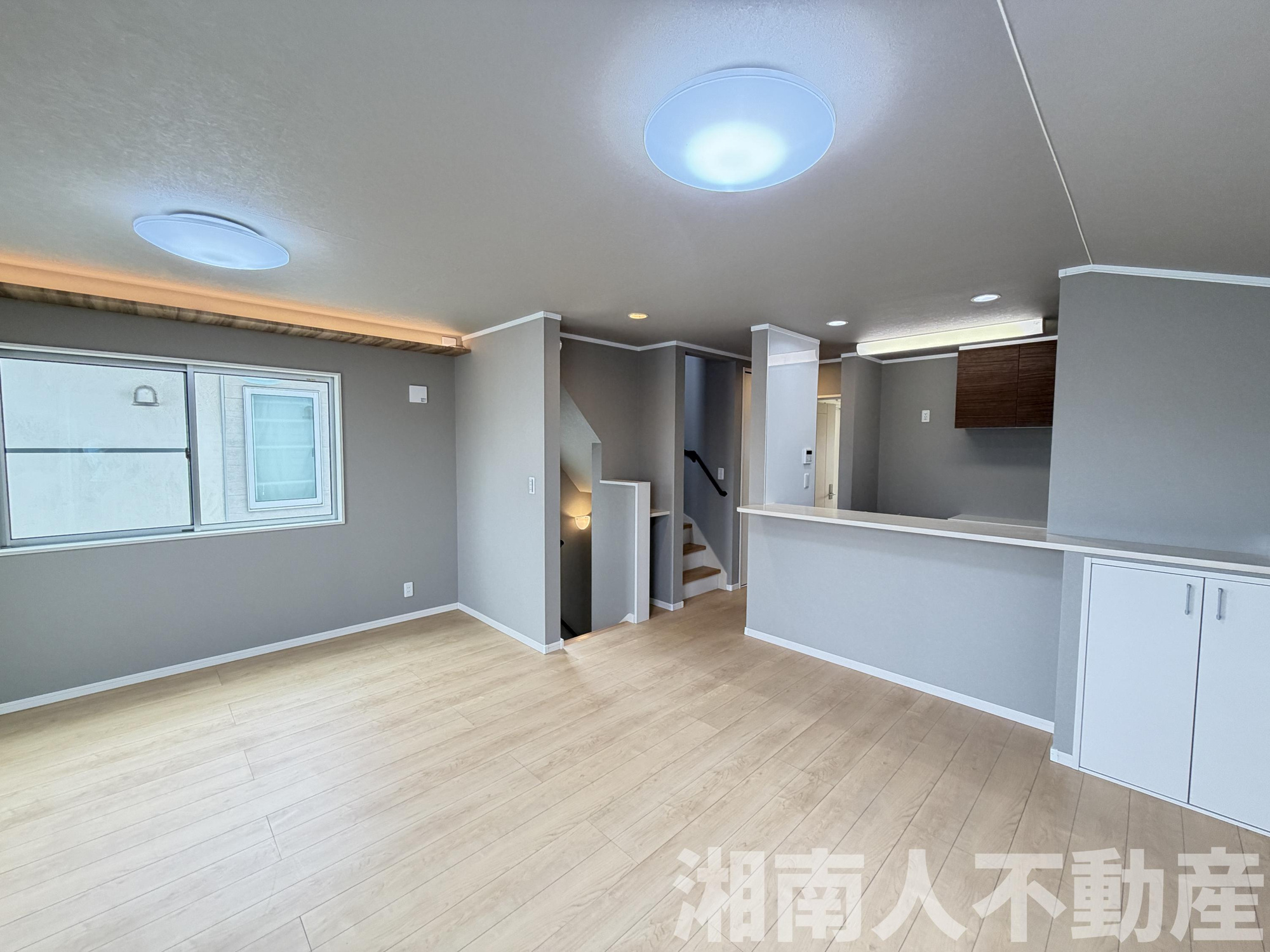 鎌倉市腰越1丁目１０－４３－２戸建の居間・リビング|リビングです