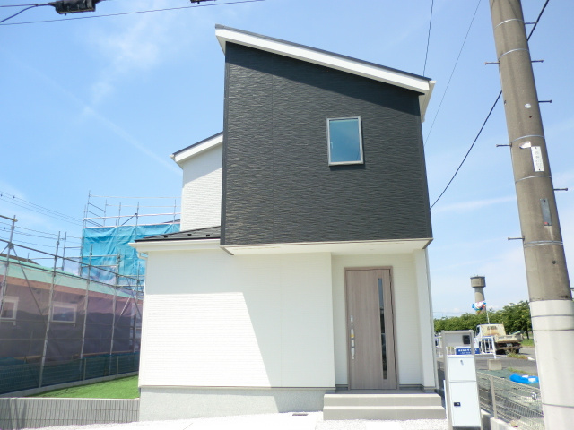 東側道路より