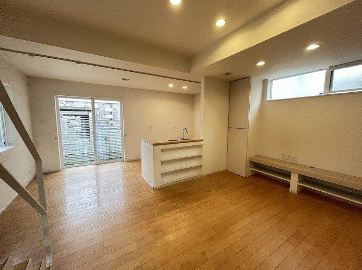 横浜市港北区鳥山町 中古戸建て【仲介手数料半額】の居間・リビング