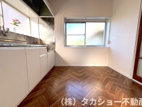 市原市中高根　中古戸建の居間・リビング|使いやすい居間です