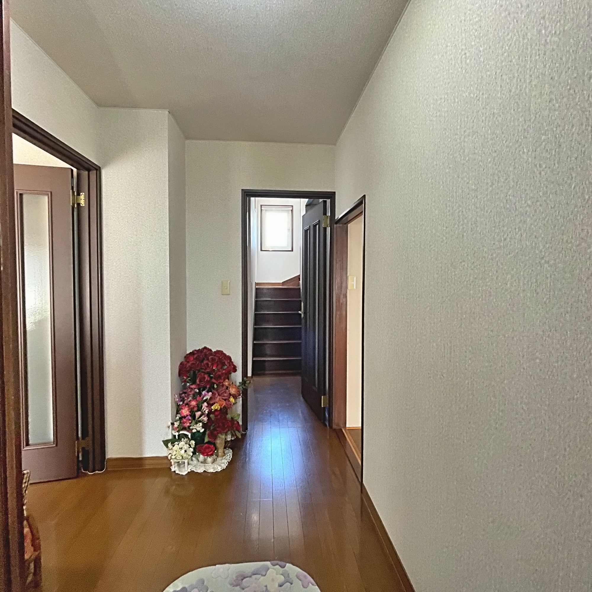 室蘭市白鳥台1丁目24-22　中古住宅の玄関