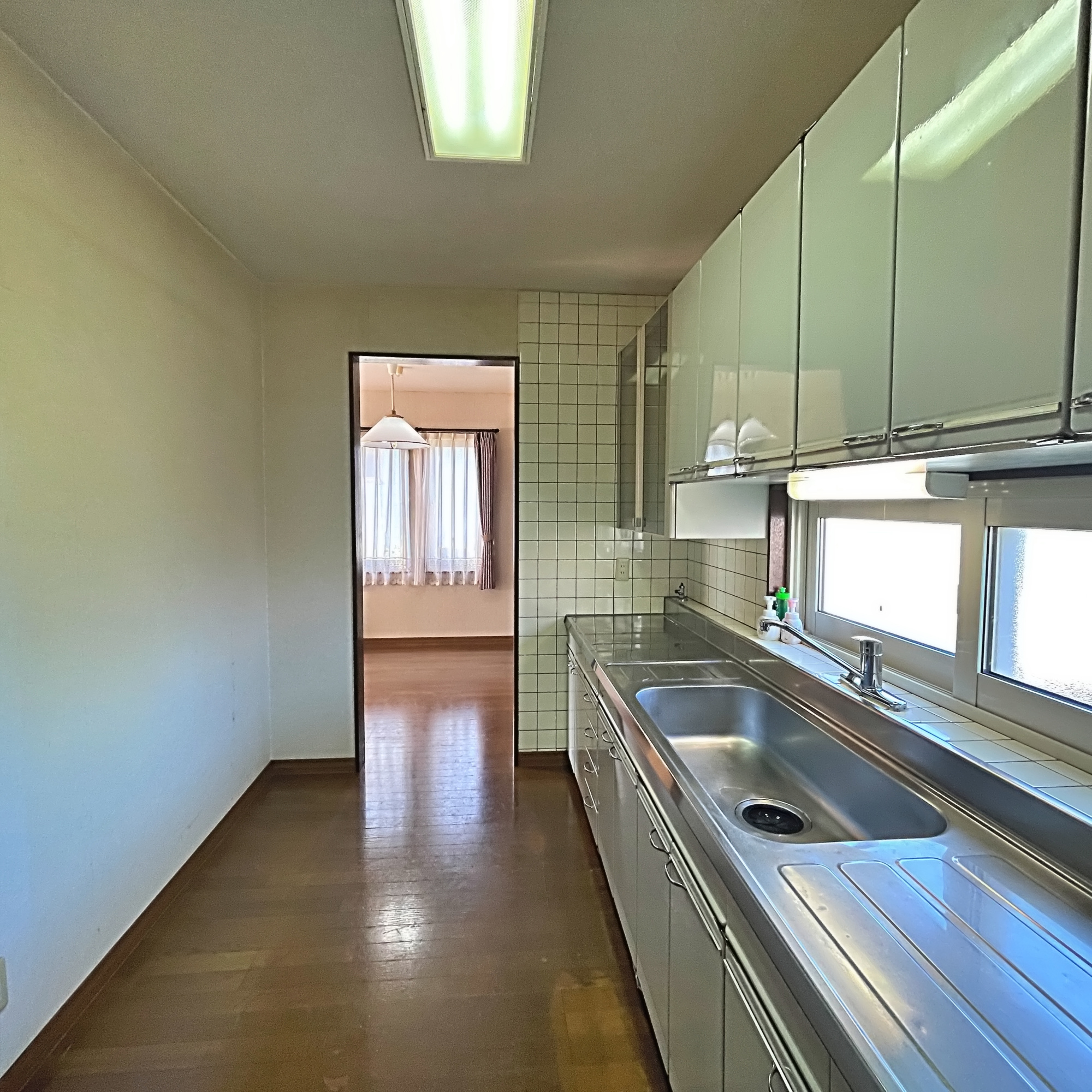 室蘭市白鳥台1丁目24-22　中古住宅のキッチン