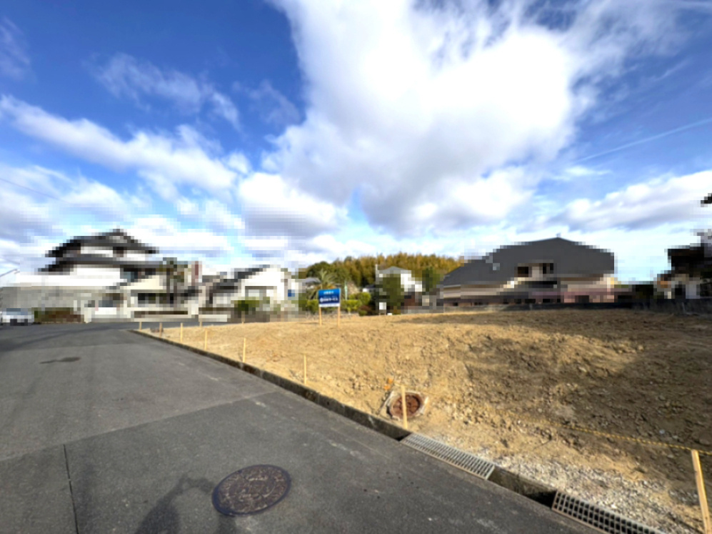 吹田市高野台5丁目の前面道路含む現地写真|435.43㎡（公簿）　前面道路　西側から撮影　建築条件付売り土地ではありません　お好きなハウスメーカーで建築可能です。