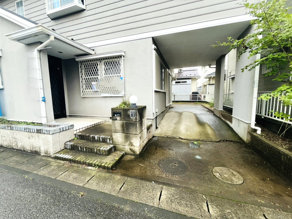 野田市柳沢中古戸建の駐車場|駐車場は縦列２台可能！