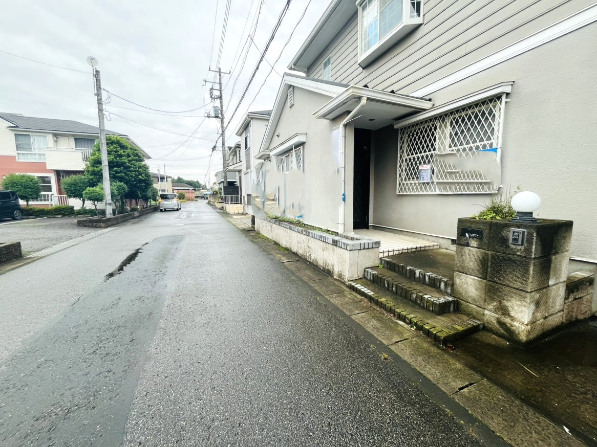 野田市柳沢中古戸建の前面道路含む現地写真|周辺は閑静な住宅街です♪