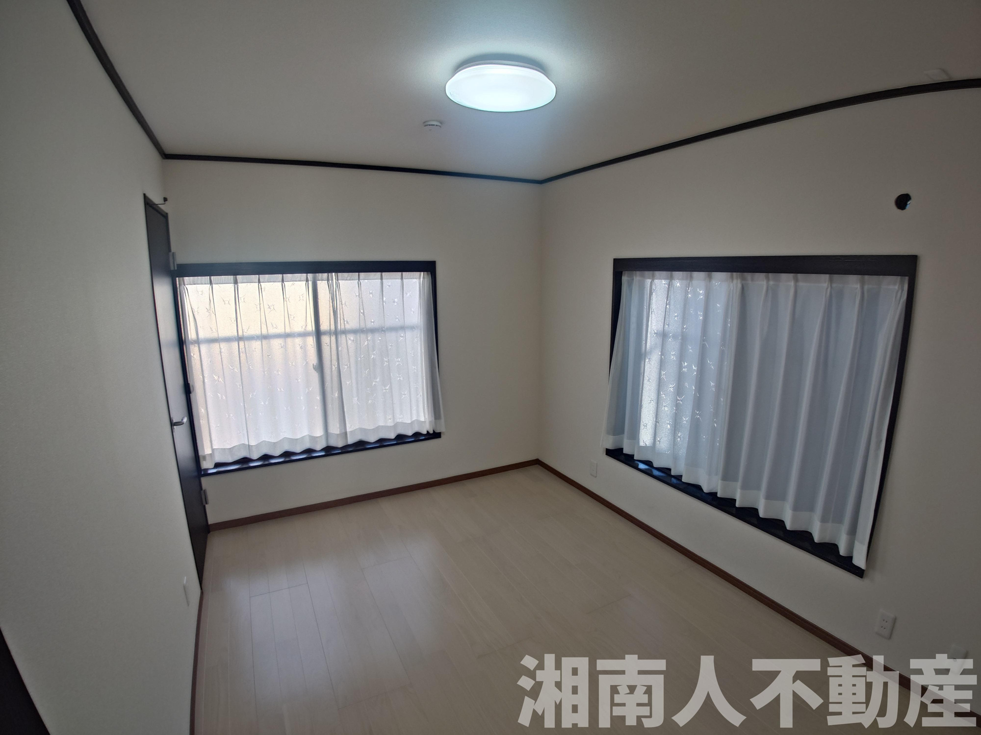 フルリノベーション！　平塚市徳延3丁目　中古戸建の洋室|落ち着いた色調の洋室です